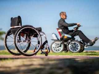 Out-Door- Rollstuhl mit elektrischen Allrad-Antrieb